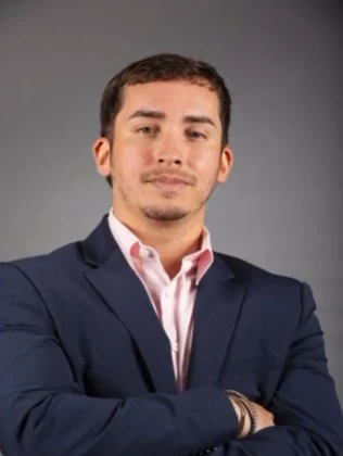 Eduardo R. Montes, travel advisor